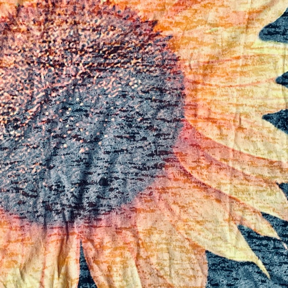Handmade Batik Before & Again Graphic T Sunflower Size S/M - Picture 5 of 7